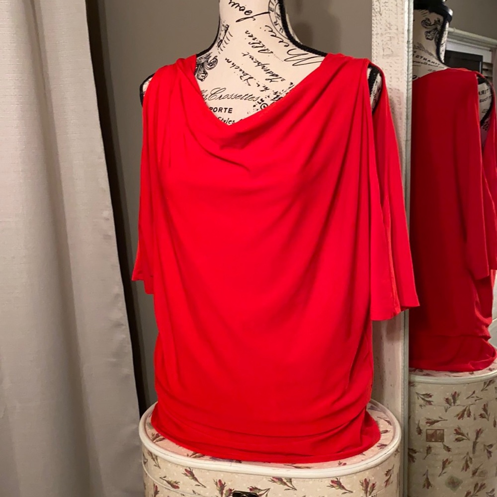 Red low line top